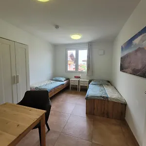 Apartment Chen, 2 Doppelzimmer , Ebk, Separater Balkon, Griesstatt
